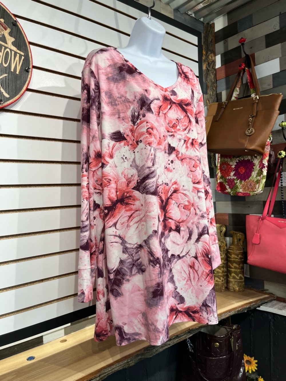LuLaRoe pink floral tee size 2X - Picture 3 of 8